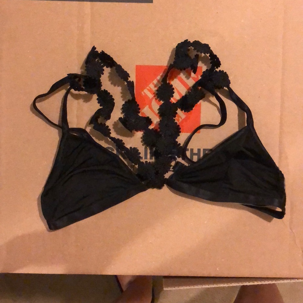 Black daisy bralette